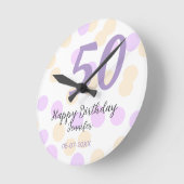 50歳の誕生日 名前 日付 紫 オレンジ ドット ラウンド壁時計 (傾斜)