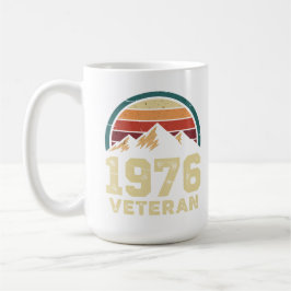 50歳の誕生日 1976 レトロな山と太陽のビンテージ コーヒーマグカップ