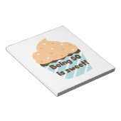 50歳はTシャツとギフトが大好き ノートパッド (アングル)