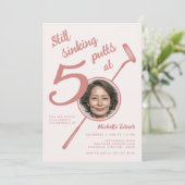 50歳ゴルフテーマ誕生日大人用パター写真ピンク色 招待状 (スタンド正面)