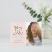 50歳モダン誕生日シックタイポグラフィバラ金ゴールド ポストカード (スタンド正面)