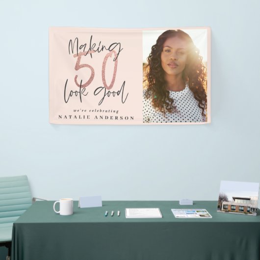 50歳モダン誕生日シックタイポグラフィバラ金ゴールド 横断幕 (トレードショー)