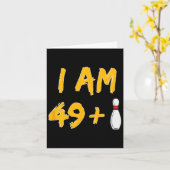 50番目の誕生日ボーリングシおもしろいャツボウリングをする人、 クリケットの投手パーティーGIF カード (黄色い花)