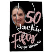 50番目の誕生日写真バラピンクカスタム  ミディアムペーパーバッグ (正面)