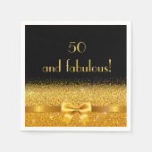 50素晴らしい誕生日ブラック金ゴールドボウエレガント スタンダードカクテルナプキン (正面)