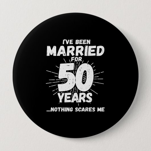 50結婚した年おもしろい50周年 缶バッジ (正面)