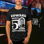50誕生日の写真と名前のホワイト文字<br><div class="desc">ハッピー50誕生日ブラック文字、名前と写真のTシャツ。おもしろい50パーソナライズされた枚目の白いTシャはっきりしたツ文字デザイン。この誕生日シャツをカスタマイズするには、数字0の中央にある誕生日の人の写真を使用する。50歳素晴らしの節目の誕生日パーティーお祝いにいくつかのおもしろいを追加するためのアイディア。他の一致するアイテムと色のオプションを使用できる。独占的デザインby Sarah Trett for www.mylittleeden.com</div>