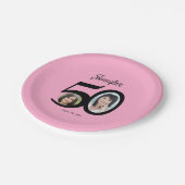 50誕生日の写真の名パーソナライズされた前ピンク黒 ペーパープレート (アングル)