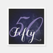 50誕生日または記念日 |紫と白 スタンダードカクテルナプキン (正面)