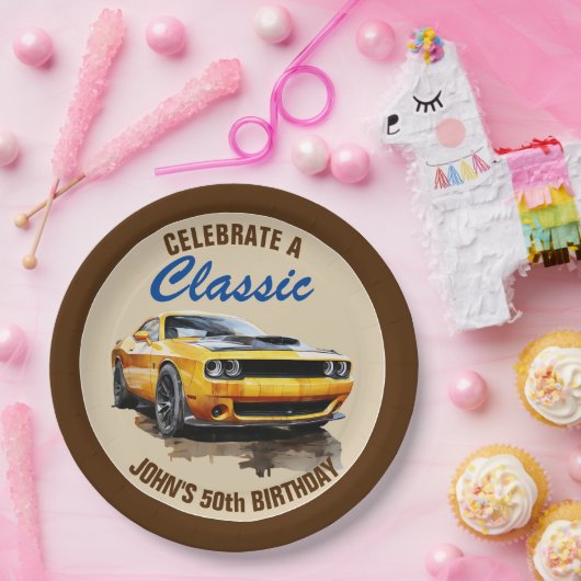50誕生日クラシックイエローマッスルカー ペーパープレート (パーティー)