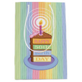 50誕生日チョコレートレインボー層状ケーキスライス ミディアムペーパーバッグ (正面)