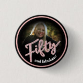 50誕生日フォトスクリプトバラピンクカスタム色 缶バッジ (正面)