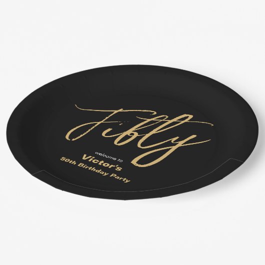 50誕生日ブラック金ゴールドモダンタイポグラフィカスタム ペーパープレート (アングル)
