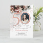 50誕生日ホワイトフローラソフトピンクエレガント写真 招待状 (スタンド正面)