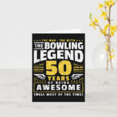 50誕生日ボーリング50歳ボウリングをする人、 クリケットの投手 カード (黄色い花)