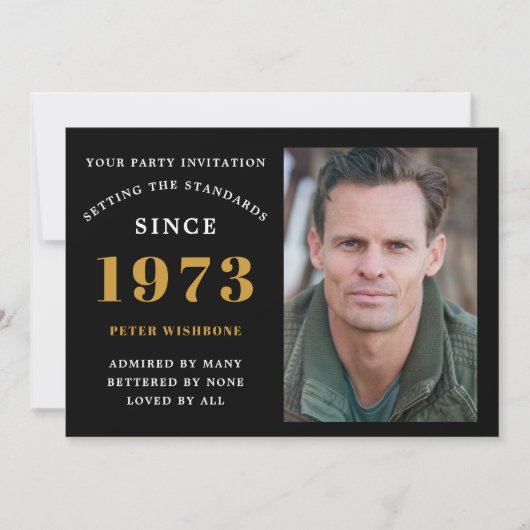 50誕生日1973名前フォトブラック金ゴールド 招待状 (正面)