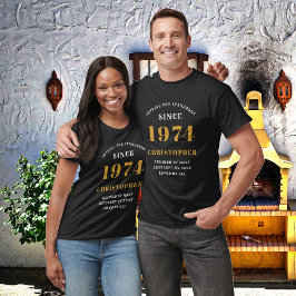 50誕生日1974名前の追加ブラック金ゴールドパーティー Tシャツ