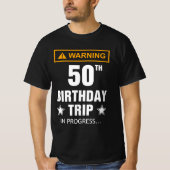 50警告回目の誕生日旅行が進行中おもしろい Tシャツ (正面)