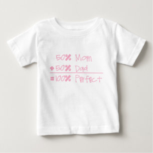 50%のお母さん + 50%のパパ= 100%のピンクの幼児Tシャツ ベビーTシャツ
