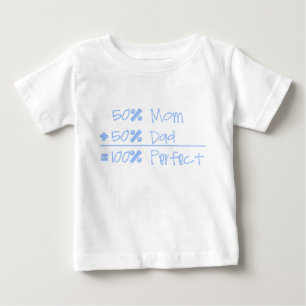 50%のお母さん + 50%のパパ= 100%の青の乳児のTシャツ ベビーTシャツ