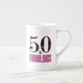 50+ファビュラス ピンク ブラック タイポグラフィー 50歳の誕生日 ボーンチャイナマグカップ