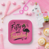 50 and fabulous pink flamingo 50th birthday ペーパープレート (パーティー)