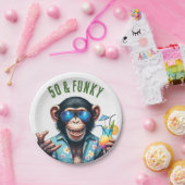 50 and Funky Summer Monkey 50th Birthday ペーパープレート (パーティー)