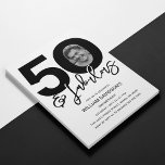 50 & Fabulousフォト50th誕生日招待状 招待状<br><div class="desc">編集可能スタイリッシュ50th誕生日の招待50と素晴らしい、クラシックの白い背景に黒いフォントとパーソナライズするために簡単である誕生祝いテンプレートを持つゼロの内側の写真を持つ大規模な50。</div>