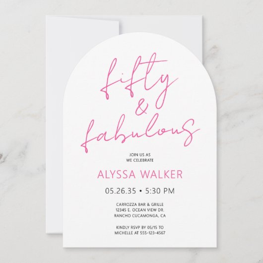 50 & Fabulous Pink Modern Script 50th Birthday 招待状 (正面)