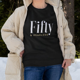 50 & Fearlessタイポグラフィシンプル、モダン誕生日 スウェットシャツ