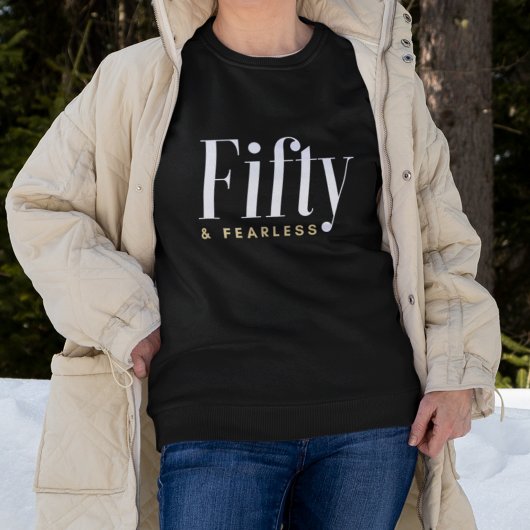 50 & Fearlessタイポグラフィシンプル、モダン誕生日 スウェットシャツ