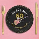 50 Rocks 50th Birthday Partyピンクブラック金ゴールド ペーパープレート<br><div class="desc">ロッククールとロールギター50ロックスパーソナライズされたピンク黒金ゴールドグリッター50th誕生日パーティー紙プレート.あなたのロックスターの妻、ガールフレンド、妹か友達のためかどうかファンキー、このカラフルエレキギターのピンクピックガードイラストレーションとクール、音楽ノートと金ゴールドタイポグラフィスクリプトのロックのスタイルで彼ら祝はモダン、ロックの。簡単を使用してテンプレートを追加できるように誕生日セレブ名、理想的な黒と金ゴールドの色のテーマ。ロックンロール50th誕生日パーティー50ロックスコレクションをチェックして一致するパーティー供給。ミュージシャン、ギタープレーヤー、ライブ音楽愛好家がこのトレンディーミュージカルテーマを愛する。オリジナルのアートワークby artist Catherine Sweetman</div>
