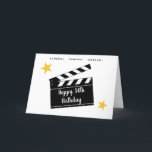 50thまたは任意の年齢のおもしろいムービーテーマ誕生日挨拶 カード<br><div class="desc">おもしろい映画をテーマにした誕生日の挨拶で、マイルストーンの年またはオフの年の誕生祝い。黒と白のクラップボードが誕生日の男やギャルにハッピーバースデーを願うようにライト、カメラとアクションのための時間。この誕生日グリーティングカードは、ディナーと映画をテーマにしたバースデーパーティ招待状とコーディネートする。</div>