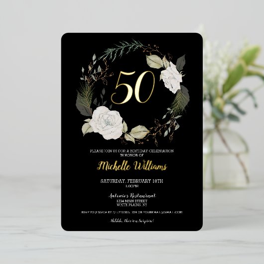 50thエレガントバースデーパーティーホワイトフローラリース 箔招待状 (立ち正面)