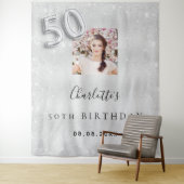 50th誕生日シルバーフォトグリッターダスト歓迎 タペストリー (インサイチュ)