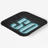 50th誕生日パーティネオンサインオンブリック ペーパープレート (傾斜あり)