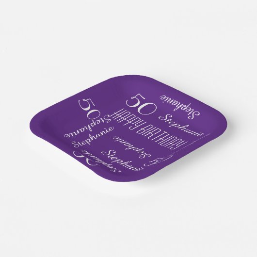 50th誕生日パーティー繰り返し名前スクエアパープル ペーパープレート (傾斜あり)