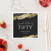 50th誕生日パーティー金ゴールドブラックルック誰が スタンダードカクテルナプキン (インサイチュ)