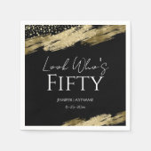 50th誕生日パーティー金ゴールドブラックルック誰が スタンダードカクテルナプキン (正面)