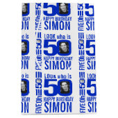 50th誕生日ブルールック50カスタム写真名 ミディアムペーパーバッグ (正面)