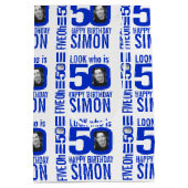 50th誕生日ブルールック50カスタム写真名 ミディアムペーパーバッグ (裏面)