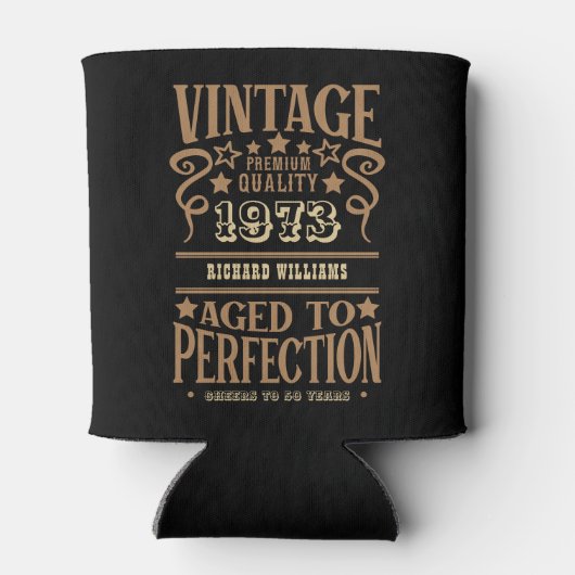 50th誕生日任意の年齢の名前ブラック金ゴールドシック 缶クーラー (裏面)