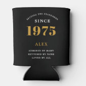 50th誕生日名1975ブラック金ゴールドシック 缶クーラー (裏面)