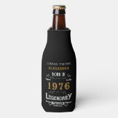 50th Birthday 1976 Name Legend Chic Black Gold ボトルクーラー (ボトル正面)