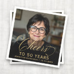 50th Birthday Partyフォト金ゴールドスクリプト応援 スタンダードカクテルナプキン<br><div class="desc">50歳祝の誕生日パーティー写真金ゴールドスクリプト応援ナプキンスと50年の素晴らしい数十年。これらのナカスタムプキンはエレガント金ゴールドの写真とスクリプトデザインを搭載し、あなたのマイルストーンお祝いに洗練されたパーソナルtouchを追加する。シックで見た目で誕生日の食器を補完するのにスタイリッシュ最適。</div>