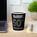 50th Birthday Party:アールデコスタイル 名前をカスタムする 紙コップ<br><div class="desc">このRoaring Twentties時代のスタイリッシュアートインスパイアデコのルック誕生日をテーマにした紙カップデザインは編集可能な名前とメッセージ"50th誕生日パーティー！"を持っている。50THという数字は幾何学的に並ファンシーんだ感じだ。このような豪華な誕生日をテーマにした紙カップは、誰か祝の50歳の誕生日、または他の50イベントで使用されるかもしれない。[～Z0000658]</div>