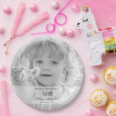 50th Birthday Party Black and White ペーパープレート (パーティー)