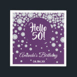 50th birthday party diamonds on purple hello 50 スタンダードカクテルナプキン<br><div class="desc">女性エレガントの50歳の誕生日パーティーのための華やかなパーティーナプキン。シックな紫色の背景。手文字の紫の色モダンの円スタイル文字：こんにちは50!ダイアモンドシャワー、装飾としての雨。名前と日付のテンプレート。</div>