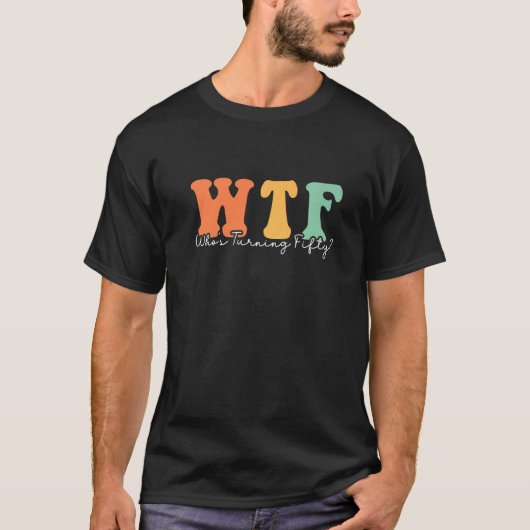 50th Birthday Retro Groovy WTF Who's Turning Fifty Tシャツ (正面)