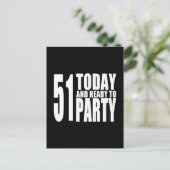 51おもしろい番目の誕生日: 51今日とパーティー準備完了 インビテーションポストカード (スタンド正面)